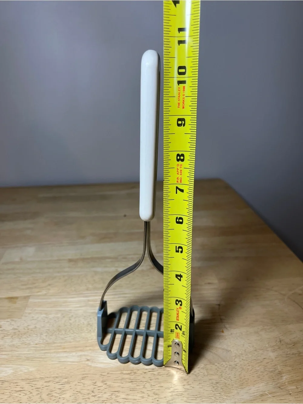 Vintage Bonny USA Potato Masher Grey Nylon Grid Cream Blue White Handle Vintage